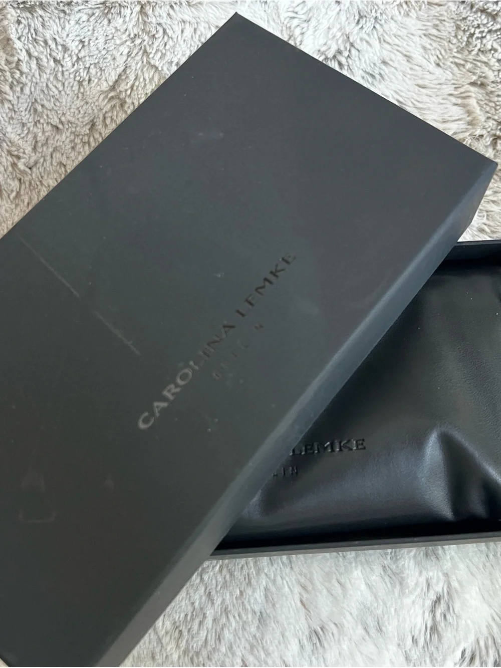 Caroline Lemke chic black